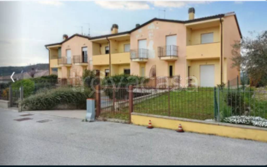 casa indipendente in vendita a Gualdo Tadino in zona Palazzo Ceccoli