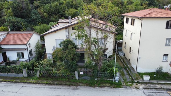 casa indipendente in vendita a Gualdo Tadino