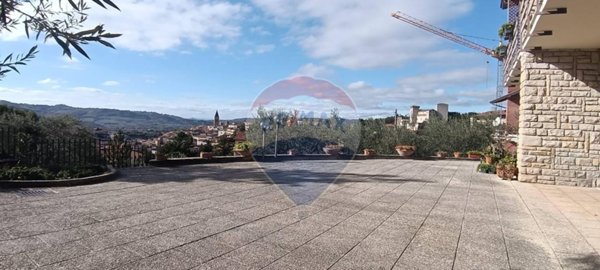 casa indipendente in vendita a Gualdo Tadino