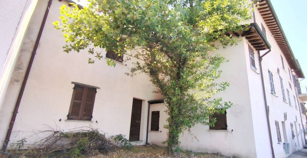 casa indipendente in vendita a Gualdo Tadino in zona Casale