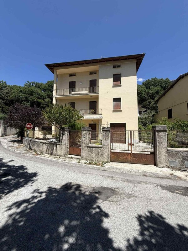 casa indipendente in vendita a Gualdo Tadino