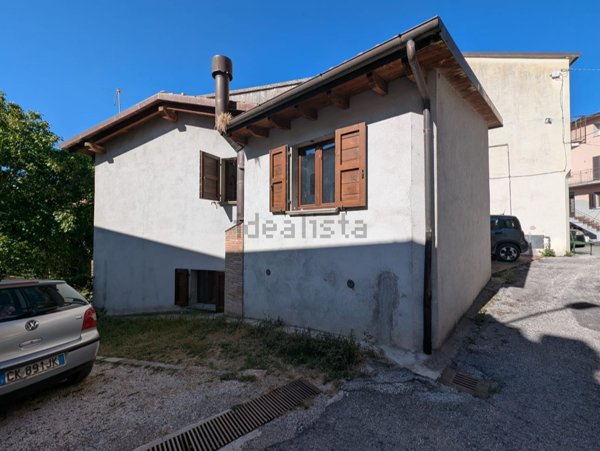 casa indipendente in vendita a Gualdo Tadino in zona Vaccara