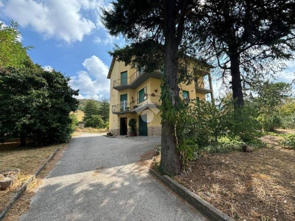 casa indipendente in vendita a Gualdo Tadino in zona Casale