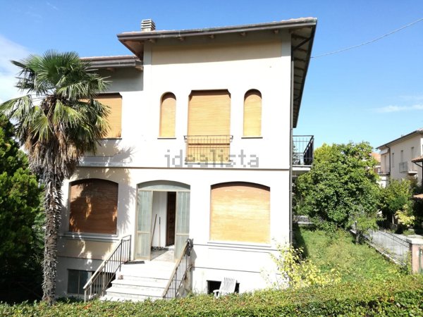 esavano in vendita a Gualdo Tadino