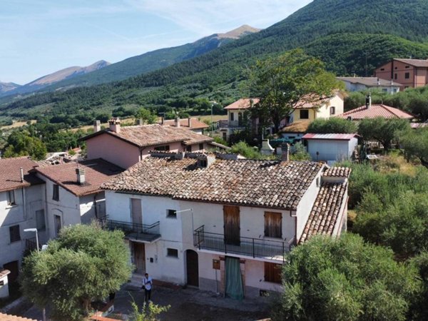 casa indipendente in vendita a Gualdo Tadino