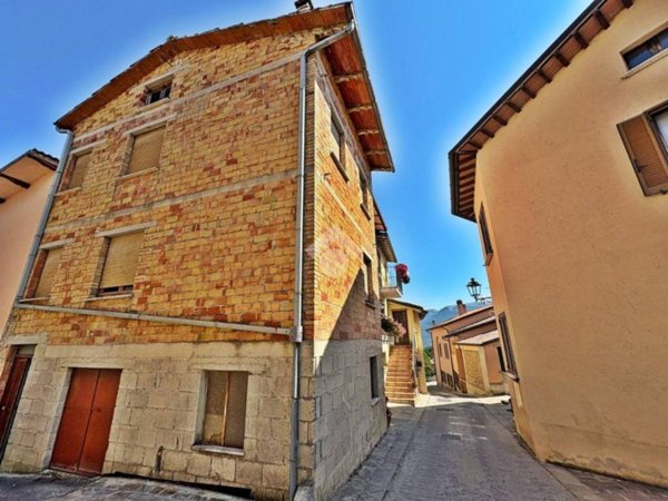 casa indipendente in vendita a Gualdo Tadino