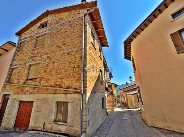 casa semindipendente in vendita a Gualdo Tadino