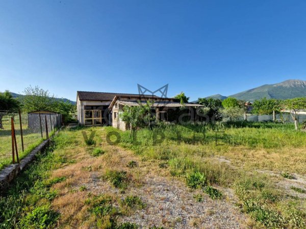 locale commerciale in vendita a Gualdo Tadino in zona Cerqueto