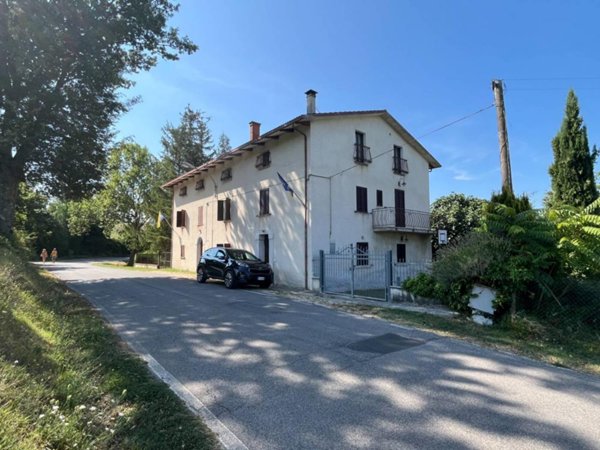 casa indipendente in vendita a Gualdo Tadino in zona Pieve di Compresseto