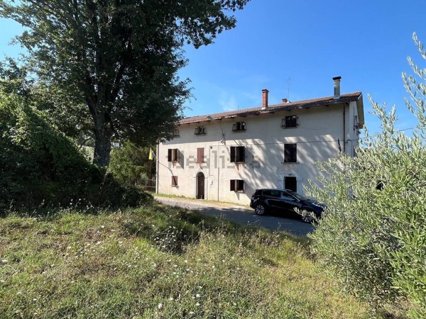 casa indipendente in vendita a Gualdo Tadino in zona Casale