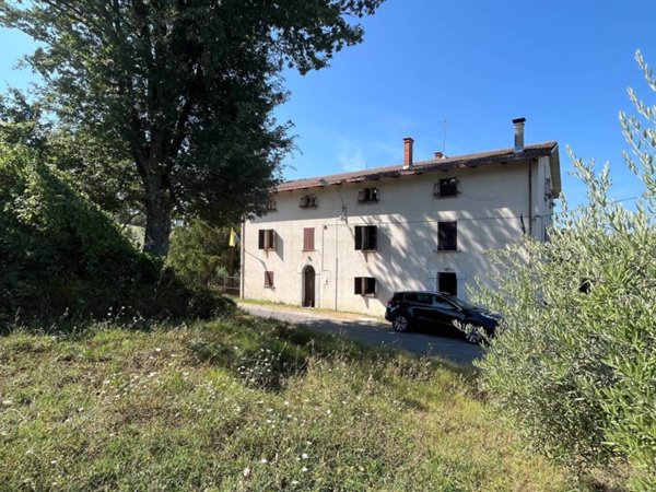 casa indipendente in vendita a Gualdo Tadino in zona Casale