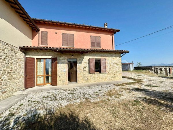 casa indipendente in vendita a Gualdo Tadino in zona Morano Osteria