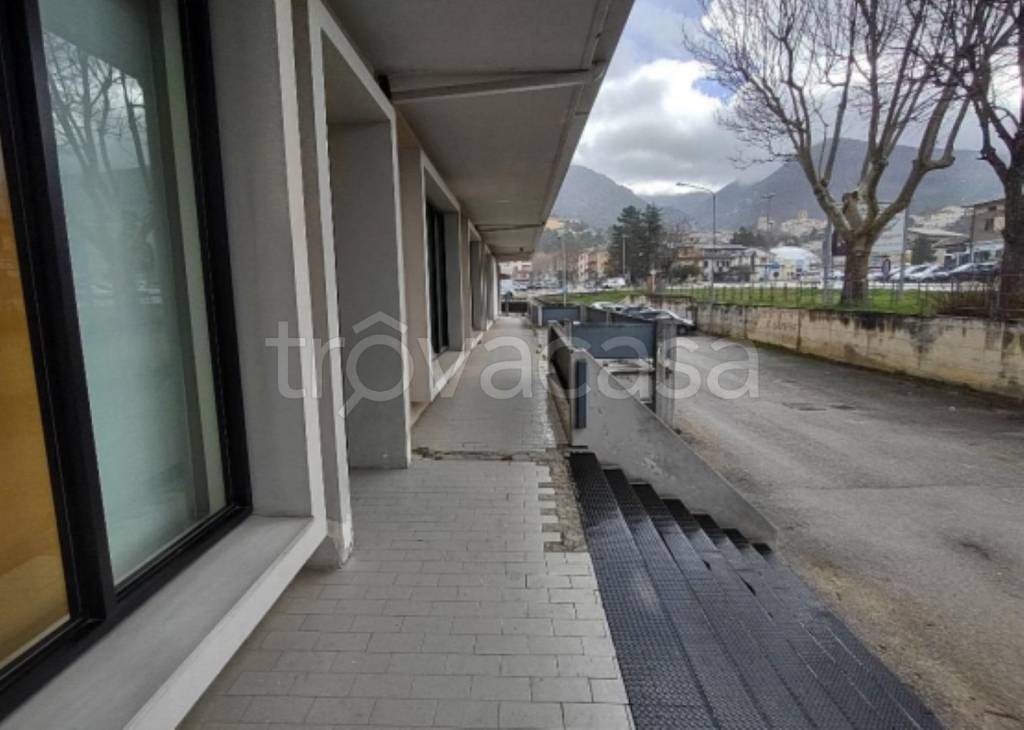 negozio in vendita a Gualdo Tadino