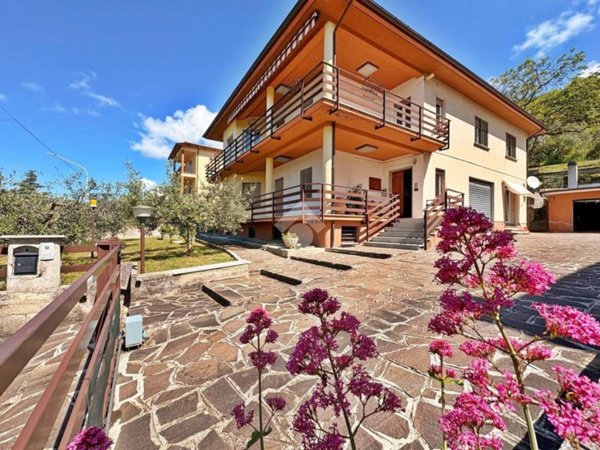 casa indipendente in vendita a Gualdo Tadino