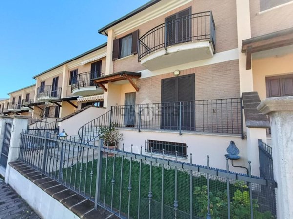 casa indipendente in vendita a Gualdo Tadino