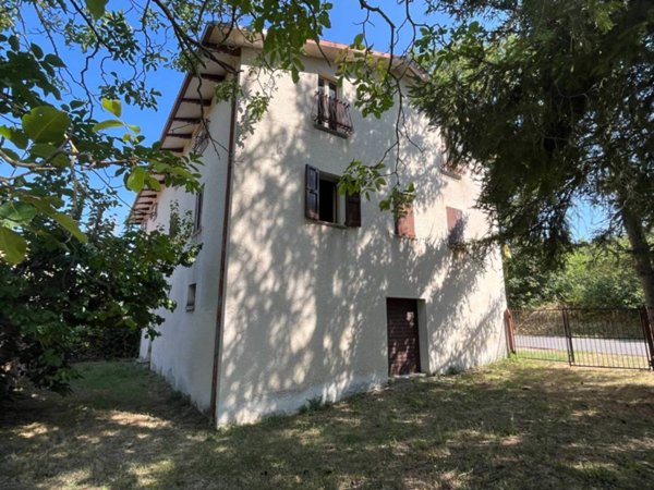 casa indipendente in vendita a Gualdo Tadino in zona Casale