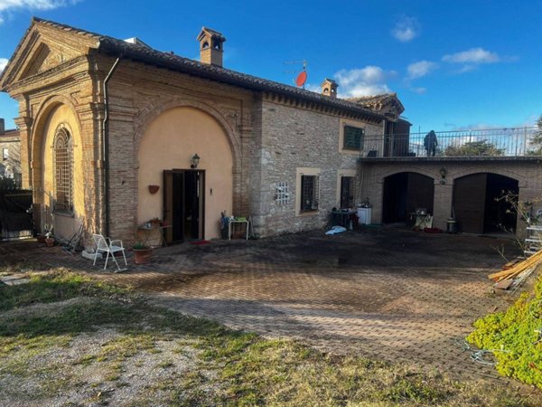 casa indipendente in vendita a Gualdo Tadino