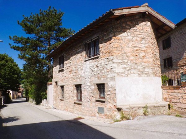 casa indipendente in vendita a Gualdo Tadino in zona Rigali