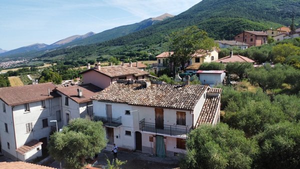 casa indipendente in vendita a Gualdo Tadino