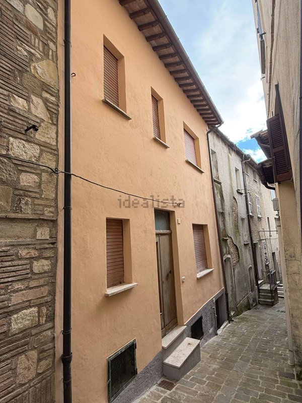 casa indipendente in vendita a Gualdo Tadino