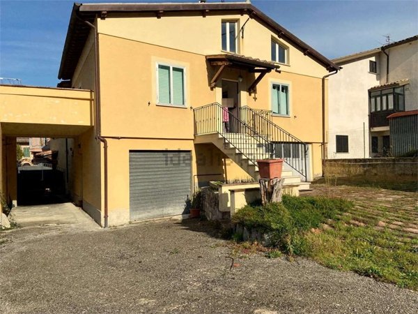 casa indipendente in vendita a Gualdo Tadino in zona Rigali
