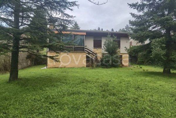 casa indipendente in vendita a Gualdo Tadino in zona Palazzo Mancinelli