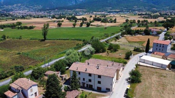 casa indipendente in vendita a Gualdo Tadino in zona Rasina