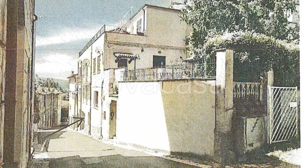 locale commerciale in vendita a Gualdo Tadino