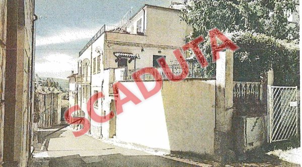 locale commerciale in vendita a Gualdo Tadino