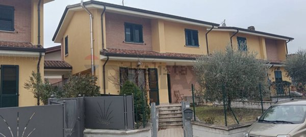 casa indipendente in vendita a Gualdo Tadino