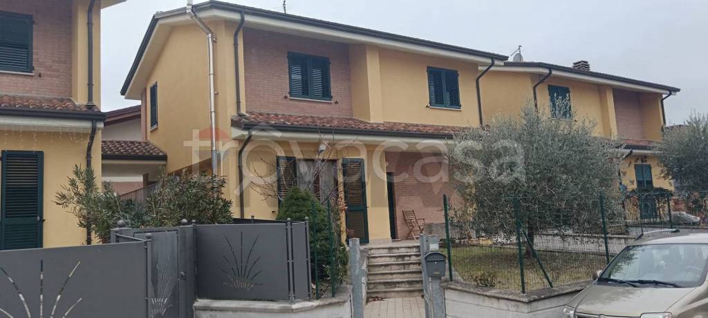 casa indipendente in vendita a Gualdo Tadino