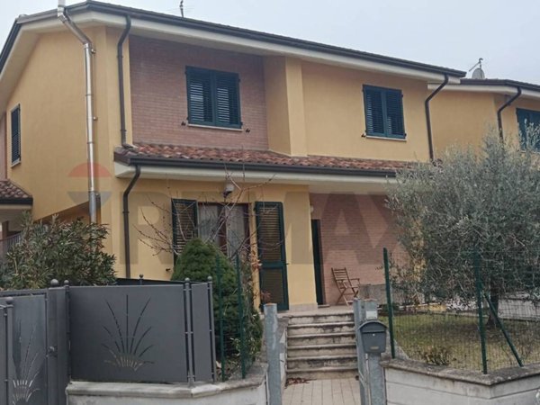 casa indipendente in vendita a Gualdo Tadino