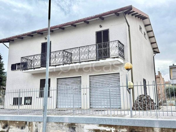 casa indipendente in vendita a Gualdo Tadino