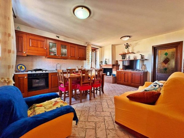 casa indipendente in vendita a Gualdo Tadino in zona Rigali