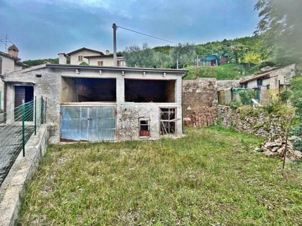 appartamento in vendita a Gualdo Tadino in zona Roveto