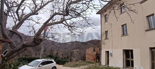 casa semindipendente in vendita a Gualdo Tadino