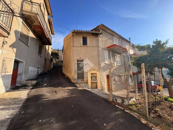 casa indipendente in vendita a Gualdo Tadino in zona Palazzo Mancinelli