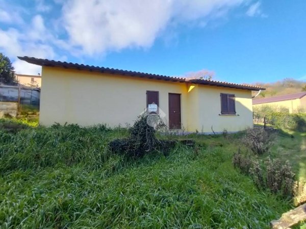 casa indipendente in vendita a Gualdo Tadino in zona Piagge