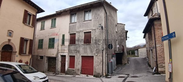 casa indipendente in vendita a Gualdo Tadino in zona Rigali