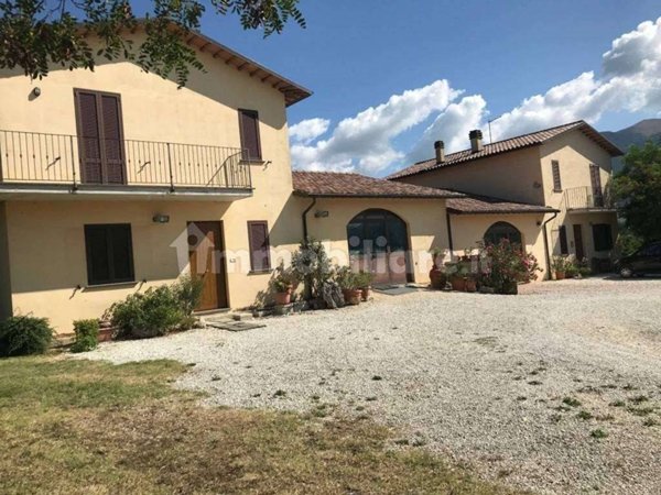 casa indipendente in vendita a Gualdo Tadino