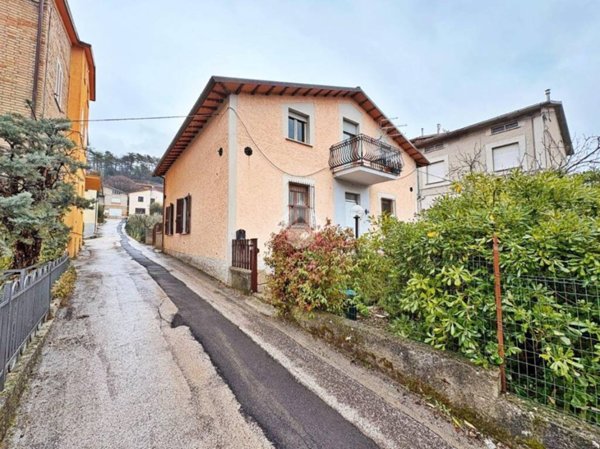 casa indipendente in vendita a Gualdo Tadino
