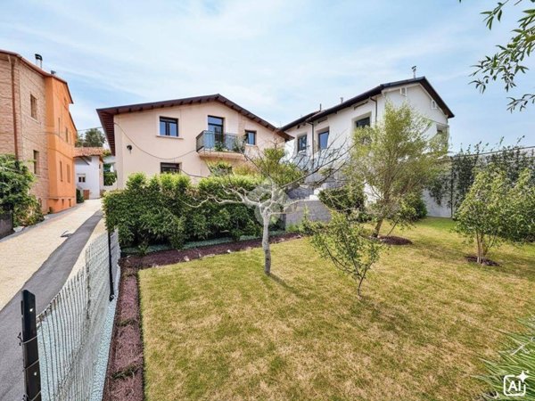 casa indipendente in vendita a Gualdo Tadino in zona Casale