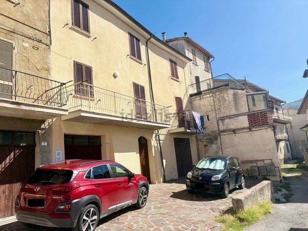 casa indipendente in vendita a Gualdo Tadino