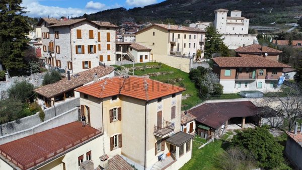 casa indipendente in vendita a Gualdo Tadino