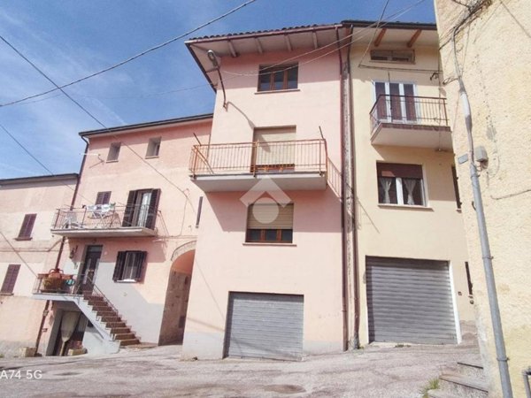 casa indipendente in vendita a Gualdo Tadino in zona Vaccara