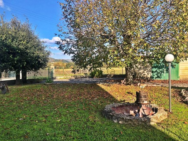 appartamento in vendita a Gualdo Tadino in zona Crocicchio