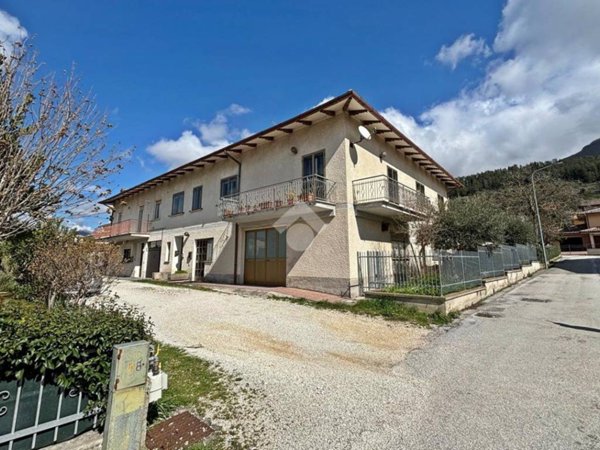 casa indipendente in vendita a Gualdo Tadino