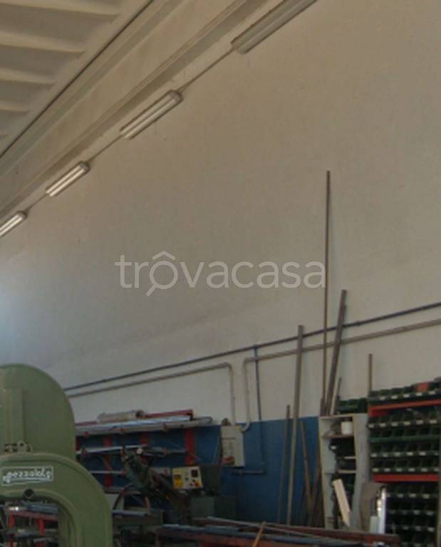 locale commerciale in vendita a Gualdo Tadino