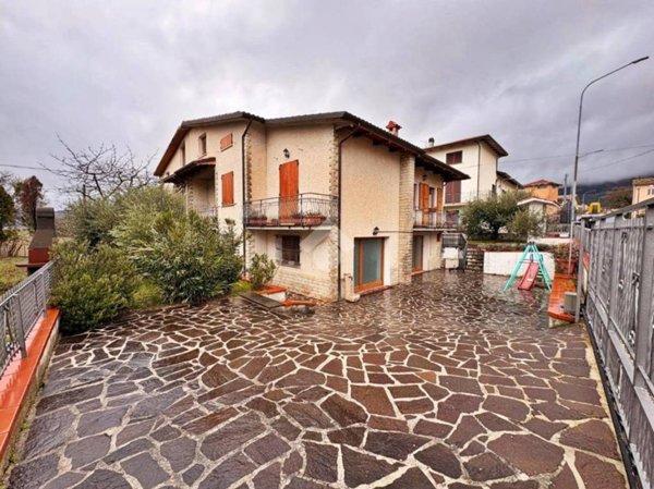 casa indipendente in vendita a Gualdo Tadino