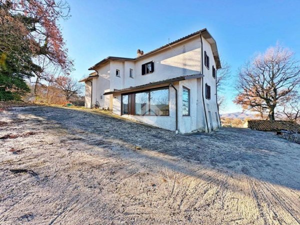 casa indipendente in vendita a Gualdo Tadino in zona Caprara